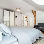Luxurious 3 Bedroom Apartment In The Old Town