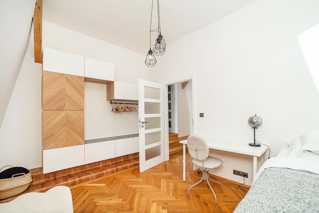 Luxurious 3 Bedroom In The Old Town