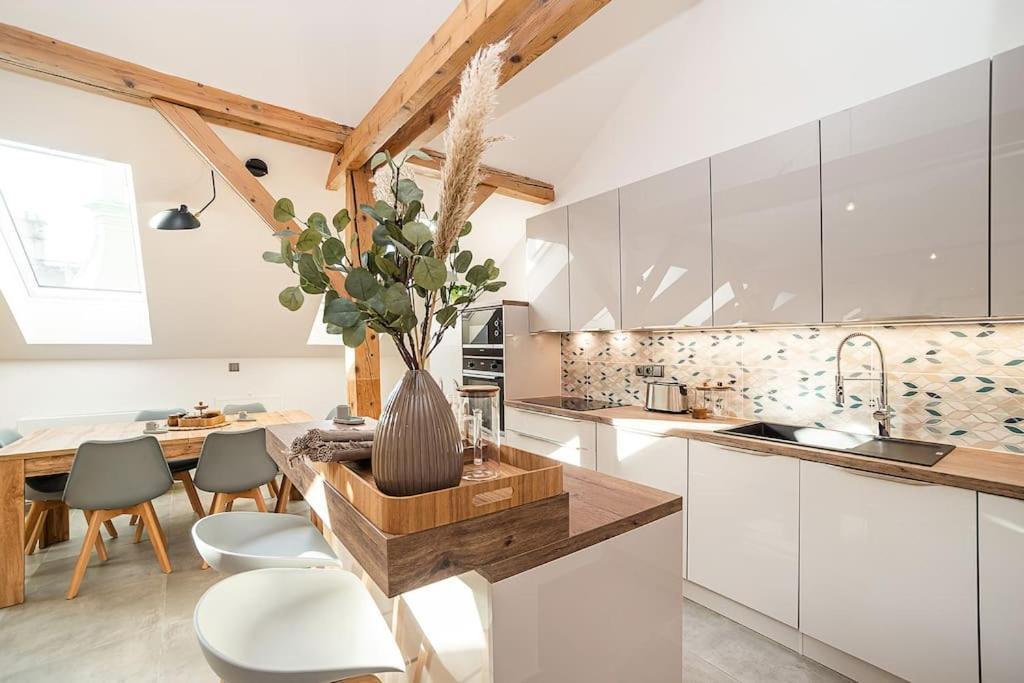Apartment Luxurious 3 Bedroom In The Old Town