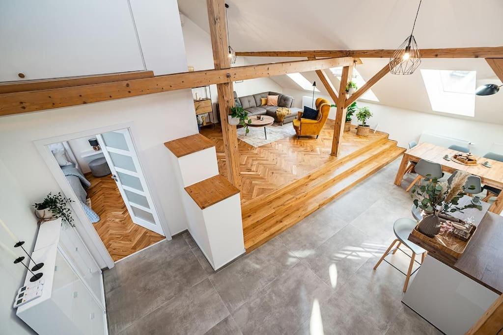 Luxurious 3 Bedroom In The Old Town Apartment Prague