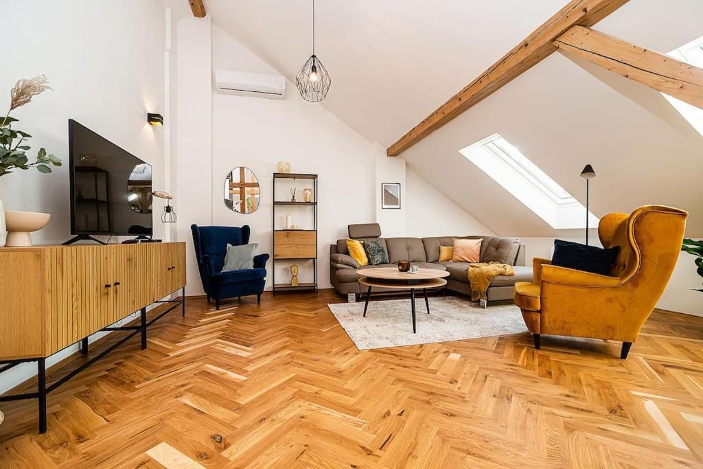 Luxurious 3 Bedroom In The Old Town *